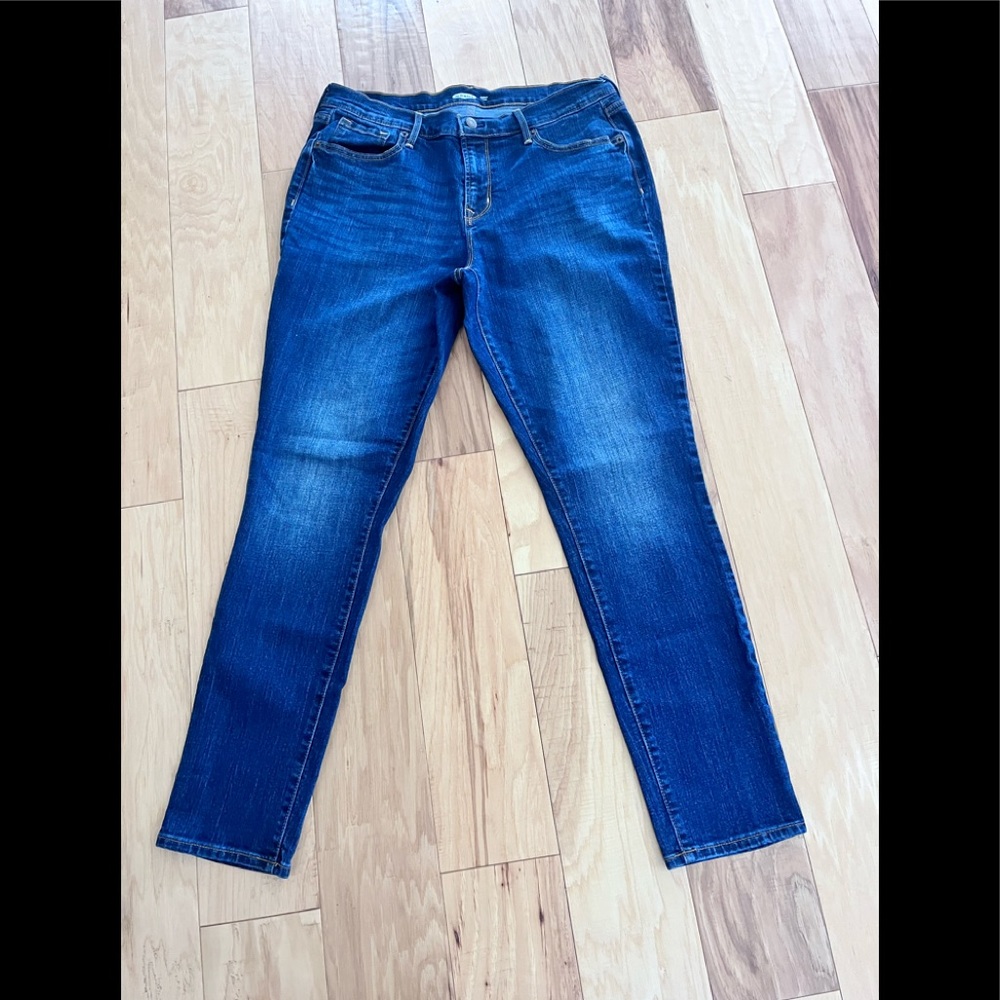 Old Navy Curvy Skinny Jeans.